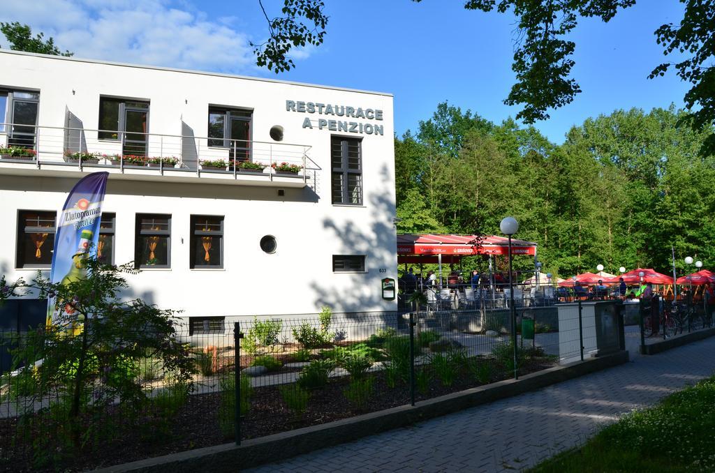 Restaurace a penzion Zděná Bouda Hradec Králové Esterno foto